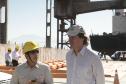 Os projetos de remodelação, expansão e aumento da produtividade no Porto de Paranaguá estão em sintonia com a preservação do meio ambiente e cumprindo as exigências dos órgãos ambientais.  As ações para o desenvolvimento sustentável da atividade portuária foram apresentadas, nesta quinta-feira (11), pela Administração dos Portos de Paranaguá e Antonina (Appa), para uma comitiva formada por autoridades na área ambiental.