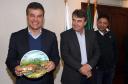 Governador Beto Richa assina convênio entre o Governo do Estado através do Instituto Ambiental do Paraná (IAP) e a Prefeitura de Araucária visando à criação de um parque municipal e realocação de pessoas instaladas em áreas de risco.Araucária, 02/08/2015.Foto: Orlando Kissner/ANPr