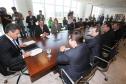 Governador Beto Richa, acompanhado de secretários e deputados, assina convênio de liberação de recursos do parque ambiental de Pato Branco.Curitba, 16/09/2015
