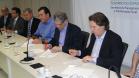 Assinatura de termo de cooperação técnica  entre representantes da Secretaria de Estado do Planejamento, Secretaria de Estado de Meio Ambiente e Recursos Hídircos, Instituto Ambiental do Paraná (IAP), Instituto das Águas e Celepar formaliza o comprometimento das instituições para implantar um sistema de informações integrado que vai desburocratizar, padronizar e agilizar a emissão de licenciamentos ambientais e outorgas no Estado.Curitiba, 07/10/2015.Foto: Divulgação Sec Planejamento