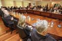 O secretário estadual do Meio Ambiente, Ricardo Soavinski, com o presidente da Fiep, Edson Luiz Compagnolo e o presidente do IAP, Tarcísio Mossato, entregam o Selo Clima Paraná, de reconhecimento às empresas que formularem e publicarem inventários de suas emissões de gases de efeito estufa. Curitiba, 06/11/2015. Foto: Pedro Ribas/ANPr