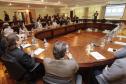 O secretário estadual do Meio Ambiente, Ricardo Soavinski, com o presidente da Fiep, Edson Luiz Compagnolo e o presidente do IAP, Tarcísio Mossato, entregam o Selo Clima Paraná, de reconhecimento às empresas que formularem e publicarem inventários de suas emissões de gases de efeito estufa. Curitiba, 06/11/2015. Foto: Pedro Ribas/ANPr