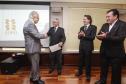 O secretário estadual do Meio Ambiente, Ricardo Soavinski, com o presidente da Fiep, Edson Luiz Compagnolo e o presidente do IAP, Tarcísio Mossato, entregam o Selo Clima Paraná, de reconhecimento às empresas que formularem e publicarem inventários de suas emissões de gases de efeito estufa. Curitiba, 06/11/2015. Foto: Pedro Ribas/ANPr