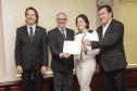 O secretário estadual do Meio Ambiente, Ricardo Soavinski, com o presidente da Fiep, Edson Luiz Compagnolo e o presidente do IAP, Tarcísio Mossato, entregam o Selo Clima Paraná, de reconhecimento às empresas que formularem e publicarem inventários de suas emissões de gases de efeito estufa. Curitiba, 06/11/2015. Foto: Pedro Ribas/ANPr