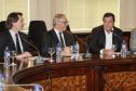O secretário estadual do Meio Ambiente, Ricardo Soavinski, com o presidente da Fiep, Edson Luiz Compagnolo e o presidente do IAP, Tarcísio Mossato, entregam o Selo Clima Paraná, de reconhecimento às empresas que formularem e publicarem inventários de suas emissões de gases de efeito estufa. Curitiba, 06/11/2015. Foto: Pedro Ribas/ANPr