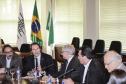 O secretário estadual do Meio Ambiente, Ricardo Soavinski, com o presidente da Fiep, Edson Luiz Compagnolo e o presidente do IAP, Tarcísio Mossato, entregam o Selo Clima Paraná, de reconhecimento às empresas que formularem e publicarem inventários de suas emissões de gases de efeito estufa. Curitiba, 06/11/2015. Foto: Pedro Ribas/ANPr