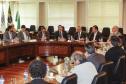 O secretário estadual do Meio Ambiente, Ricardo Soavinski, com o presidente da Fiep, Edson Luiz Compagnolo e o presidente do IAP, Tarcísio Mossato, entregam o Selo Clima Paraná, de reconhecimento às empresas que formularem e publicarem inventários de suas emissões de gases de efeito estufa. Curitiba, 06/11/2015. Foto: Pedro Ribas/ANPr