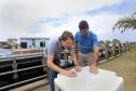 O secretário de Meio Ambiente e Recursos Hídricos, vistoria o trapiche do porte de Pontal do Sul e Assina convênio com o prefeito daquele município, Edgar Rossi.Pontal do Sul, 19-12-15.Foto: Arnaldo Alves / ANPr.