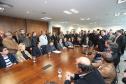 O governador Beto Richa assina convênios com 34 municípios para a compra de caminhões para coleta seletiva de lixo. A assinatura dos convênios foi acompanhada pela secretária da Família e Desenvolvimento Social, Fernanda Richa, pelo presidente da Assembleia Legislativa, Ademar Traiano, pelo líder do governo na Assembleia Legislativa, Luiz Claudio Romanelli, pelo chefe da Casa Civil, Valdir Rossoni, deputados estaduais e prefeitos.Curitiba, 21/06/2016.Foto: Orlando Kissner/ANPr