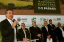 Governador Beto Richa assina decreto que cria o Programa Integrado de Conservação de Solo e Água do Paraná. Participaram da solenidade, o secretário da Agricultura e do Abastecimento, Norberto Ortigara; o vice-presidente e diretor Administrativo do BRDE, Orlando Pessuti; secretário do Meio Ambiente e Recursos Hídricos, Antônio Bonetti; presidente da Sanepar, Mounir Chaowiche; prefeitos, deputados e representantes da iniciativa privada.Curitiba, 29/08/2016.Foto: Orlando Kissner/ANPr