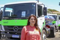 O governador Carlos Massa Ratinho Junior entregou nesta terça-feira (21), em cerimônia na Academia Policial Militar do Guatupê, em São José dos Pinhais, mais 41 caminhões-pipa para 40 diferentes municípios do Estado.