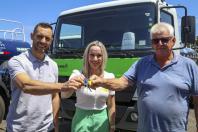 O governador Carlos Massa Ratinho Junior entregou nesta terça-feira (21), em cerimônia na Academia Policial Militar do Guatupê, em São José dos Pinhais, mais 41 caminhões-pipa para 40 diferentes municípios do Estado.