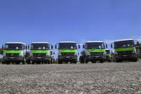 O governador Carlos Massa Ratinho Junior entregou nesta terça-feira (21), em cerimônia na Academia Policial Militar do Guatupê, em São José dos Pinhais, mais 41 caminhões-pipa para 40 diferentes municípios do Estado.