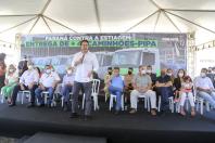 O governador Carlos Massa Ratinho Junior entregou nesta terça-feira (21), em cerimônia na Academia Policial Militar do Guatupê, em São José dos Pinhais, mais 41 caminhões-pipa para 40 diferentes municípios do Estado.