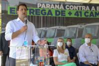 O governador Carlos Massa Ratinho Junior entregou nesta terça-feira (21), em cerimônia na Academia Policial Militar do Guatupê, em São José dos Pinhais, mais 41 caminhões-pipa para 40 diferentes municípios do Estado.