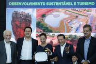 O governador Carlos Massa Ratinho Junior anunciou nesta terça um grande pacote de investimentos em ações ambientais e desenvolvimento sustentável