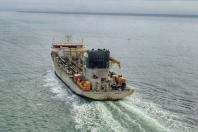 Orla de Matinhos: navio de 166 metros que fará a dragagem de areia já está no Paraná