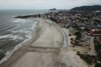 Primeiro headland começa a ganhar forma na Orla de Matinhos -