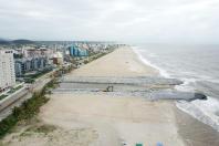 Veranistas devem evitar trechos de obras no litoral, para evitar acidentes