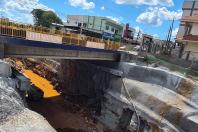 Com túnel finalizado, obras em canal de contenção de cheias de Francisco Beltrão chegam a 50%