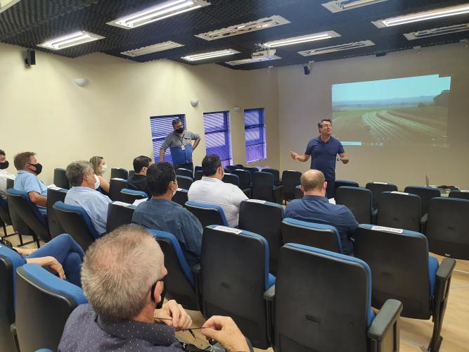 Visita às Usinas Hidrelétricas do Rio Iguaçu - PR