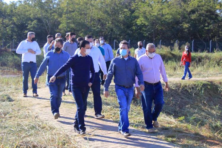 JUSSARA - O projeto Parques Urbanos do Paraná é o maior do Brasil, afirmou o secretário estadual do Desenvolvimento Sustentável e do Turismo, Márcio Nunes. Ele esteve nesta semana na região Noroeste para acompanhar as obras de quatro Parques Urbanos. São áreas de fundo de vale que serão recuperadas e reaproveitadas como espaços de lazer e turismo aos moradores, aliado à preservação ambiental. - 02/07/2021 - Foto: Divulgação SEDEST