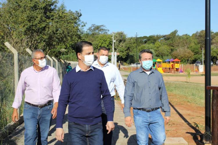 JUSSARA - O projeto Parques Urbanos do Paraná é o maior do Brasil, afirmou o secretário estadual do Desenvolvimento Sustentável e do Turismo, Márcio Nunes. Ele esteve nesta semana na região Noroeste para acompanhar as obras de quatro Parques Urbanos. São áreas de fundo de vale que serão recuperadas e reaproveitadas como espaços de lazer e turismo aos moradores, aliado à preservação ambiental. - 02/07/2021 - Foto: Divulgação SEDEST