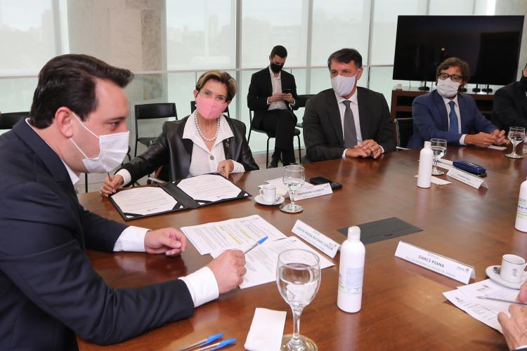 AMBEV - Investimento foi anunciado em solenidade com governador Carlos Massa Ratinho Junior. São R$ 370 milhões em Ponta Grossa, na unidade mais moderna da empresa no País. Há investimento de R$ 15 milhões na fábrica de refrigerantes em Almirante Tamandaré.Foto: Geraldo Bubniak/AEN