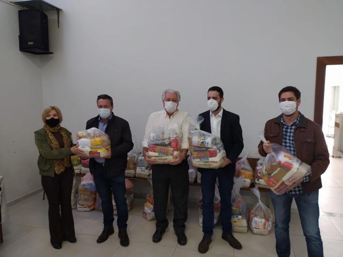 O secretário do Desenvolvimento Sustentável e do Turismo (Sedest), Márcio Nunes, entregou, nesta segunda-feira (02), alimentos e rações para instituições de Umuarama, o Noroeste do Estado. - Curitiba, 02/08/2021 - Foto: SEDEST