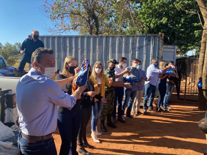 O secretário do Desenvolvimento Sustentável e do Turismo (Sedest), Márcio Nunes, entregou, nesta segunda-feira (02), alimentos e rações para instituições de Umuarama, o Noroeste do Estado. - Curitiba, 02/08/2021 - Foto: SEDEST