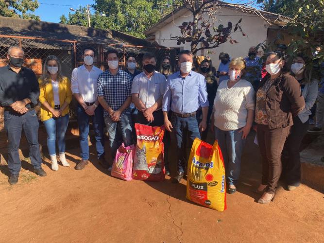 O secretário do Desenvolvimento Sustentável e do Turismo (Sedest), Márcio Nunes, entregou, nesta segunda-feira (02), alimentos e rações para instituições de Umuarama, o Noroeste do Estado. - Curitiba, 02/08/2021 - Foto: SEDEST
