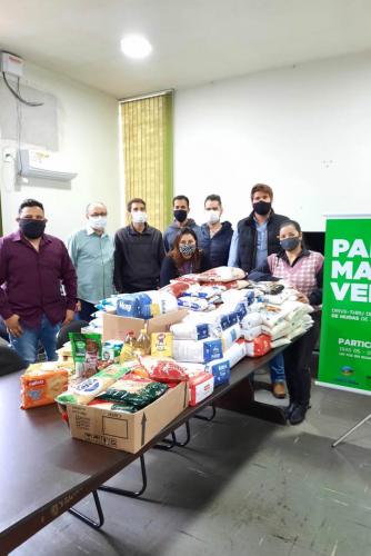 Os donativos arrecadados pela ação solidária do Escritório Regional do Instituto Água e Terra (IAT) em Foz do Iguaçu foram distribuídas nesta quinta-feira (12). A ação faz parte do Programa Paraná Mais Verde com doação de mudas nativas em troca de doações para ajudar famílias em situação de vulnerabilidade. - foz do iguaçu, 13/08/2021 - Foto: IAT