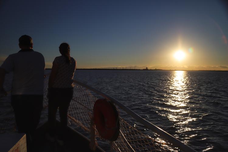 Tem praia, tem trilha, lugar para a família, cultura e aventura. Tem emoção, comida boa, rio e lagoa. Esse é um dos trechos da trilha sonora que embala a campanha de marketing da retomada do turismo no Paraná. - Nafoto, Foz do Iguaçu - Catamaran - Lago de Itaipu