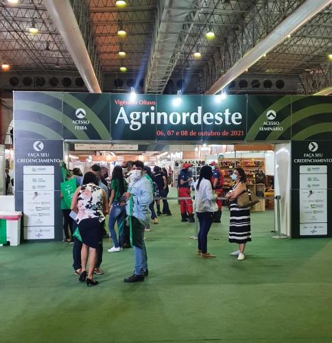 O Estado do Paraná foi representado na 28ª Agrinordeste, tradicional feira realizada em Recife (PE), que termina nesta sexta-feira (08). O evento é uma oportunidade para a atração de mais turistas ao Estado, especialmente no turismo rural e no enoturismo, principais destaques paranaenses na feira. - Curitiba, 07/10/2021 - Foto: Paraná Turismo