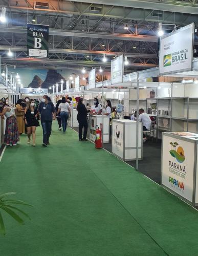 O Estado do Paraná foi representado na 28ª Agrinordeste, tradicional feira realizada em Recife (PE), que termina nesta sexta-feira (08). O evento é uma oportunidade para a atração de mais turistas ao Estado, especialmente no turismo rural e no enoturismo, principais destaques paranaenses na feira. - Curitiba, 07/10/2021 - Foto: Paraná Turismo