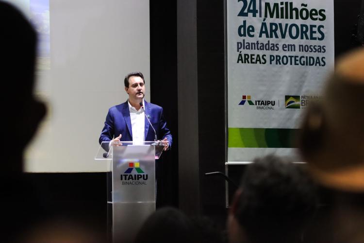 Governador Carlos Massa Ratinho Junior acompanha o plantio da 24ª milionésima árvore pela Itaipu Binacional - Foz do Iguaçu, 03/12/2021 Foto: José Fernando Ogura/AEN