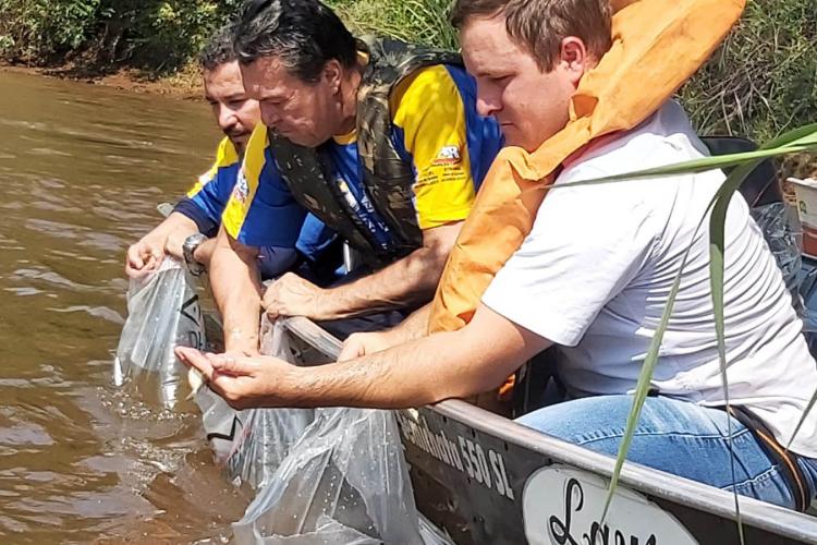 Soltura de peixes em Xambrê