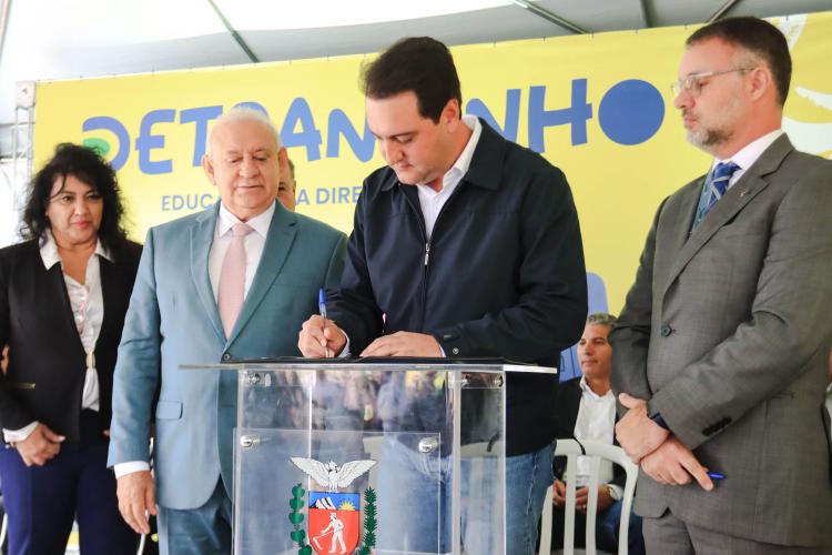 Assinatura pátio veiculares