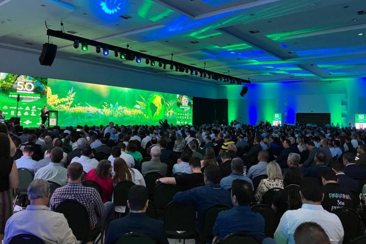 Governador defende expansão das políticas de sustentabilidade em encontro com prefeitos