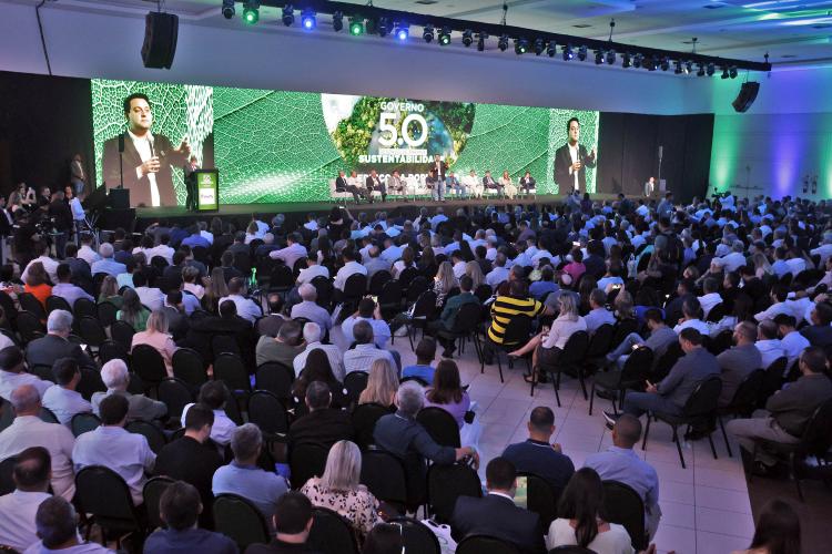 Governador defende expansão das políticas de sustentabilidade em encontro com prefeitos