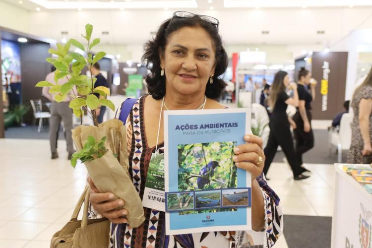 Participantes do Governo 5.0 levam para casa mudas de árvores nativas - Foto: Alessandro Vieira/SEDEST