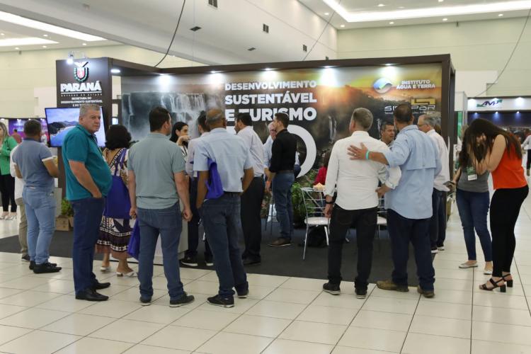 Participantes do Governo 5.0 levam para casa mudas de árvores nativas - Foto: Alessandro Vieira/SEDEST