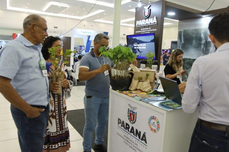 Participantes do Governo 5.0 levam para casa mudas de árvores nativas - Foto: Alessandro Vieira/SEDEST