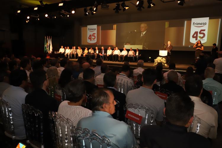 Instituto Água e Terra (IAT) entregou a Licença de Operação da unidade aos investidores