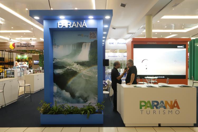 Atrativos turísticos do Paraná são destaque de feira internacional em Foz do Iguaçu