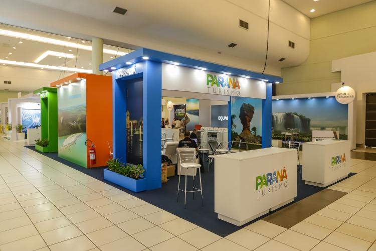 Atrativos turísticos do Paraná são destaque de feira internacional em Foz do Iguaçu