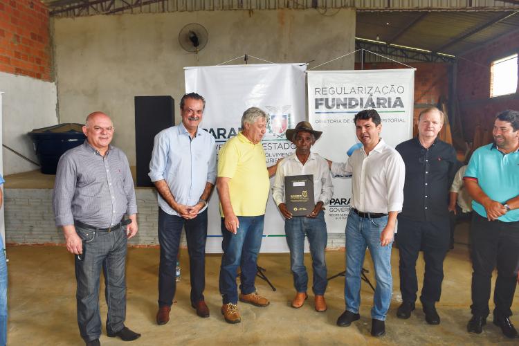 Governo do Estado entrega 94 títulos de domínio e matrículas em Ivaí, nos Campos Gerais - Foto: Denis Ferreira Netto