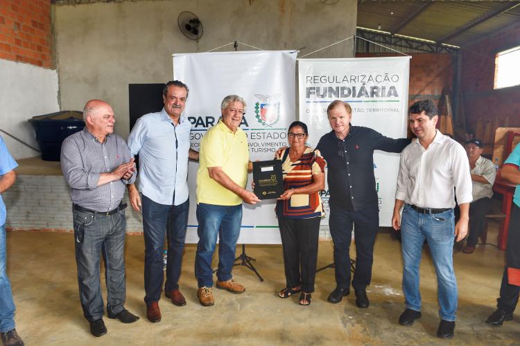 Governo do Estado entrega 94 títulos de domínio e matrículas em Ivaí, nos Campos Gerais - Foto: Denis Ferreira Netto