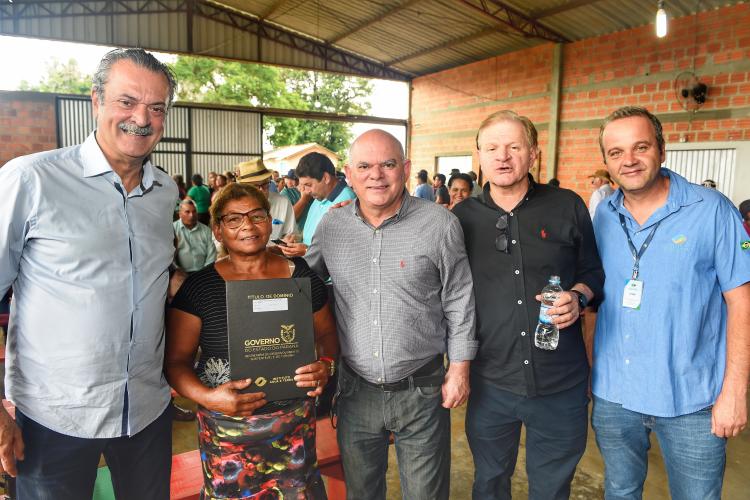 Governo do Estado entrega 94 títulos de domínio e matrículas em Ivaí, nos Campos Gerais - Foto: Denis Ferreira Netto