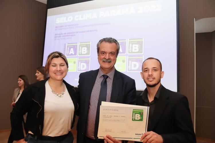 Paraná entrega 83 certificados a empresas e companhias que cumprem papel ambiental - Foto: Alessandro Vieira/SEDEST